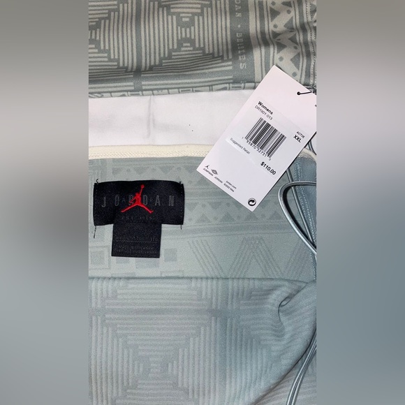 🌸HOST PICK🌸JORDAN X BEPHIE'S BEAUTY SUPPLY TANK WITH DETACHABLE SLEEVES - Picture 9 of 10